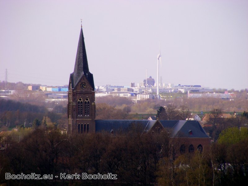 De Kerk van Bocholtz op 01-01-2008 vanaf de Helweg